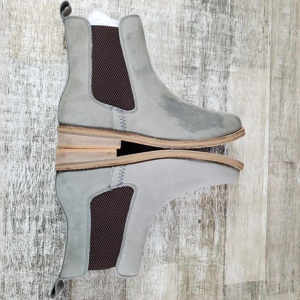 Hari Mari Midland Womens Boots Sz 9 M Taupe Leather Round Toe Pull On Ankle Boot